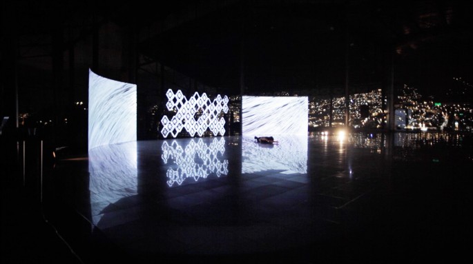 Danza, escultura mapeada, música, visuales reactivos e interactividad Archivo Duración: 35min. Año: 2014