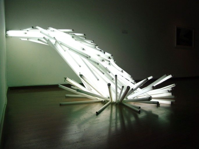 Failed Dawn Sculpture  /  110 fluorescent lights  /  280x270x165 cm  /  2008